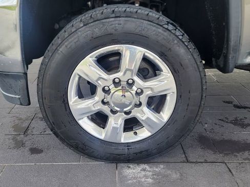 Used 2017 GMC Sierra 2500 SLT w/ Duramax Plus Package AWD/4WD image 9