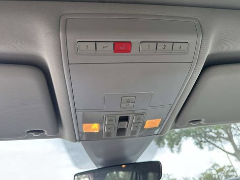 Used 2018 Volkswagen Atlas SEL image 28