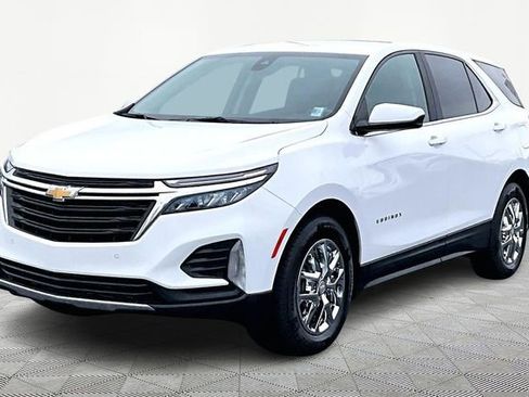 Used 2022 Chevrolet Equinox LT w/ Driver Convenience Package image 3
