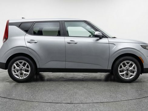 Used 2025 Kia Soul LX w/ LX Technology Package image 11