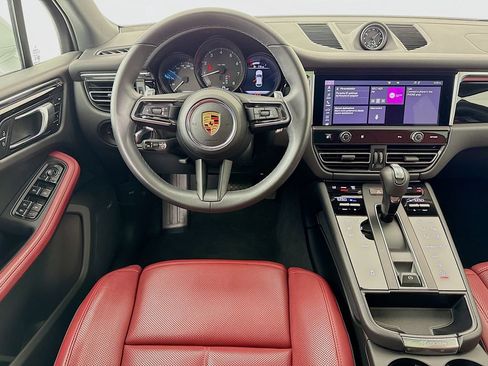 Certified 2025 Porsche Macan image 26