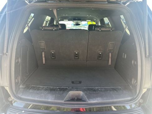 Used 2025 Chevrolet Tahoe LT RWD image 18