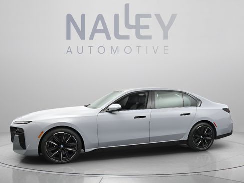 Used 2023 BMW 760i xDrive w/ Executive Package AWD/4WD image 2
