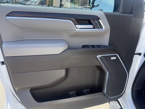 Used 2022 GMC Sierra 1500 SLT w/ SLT Convenience Package AWD/4WD image 17