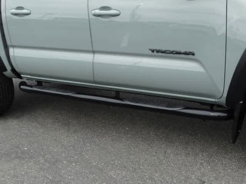 Used 2023 Toyota Tacoma TRD Off-Road image 10