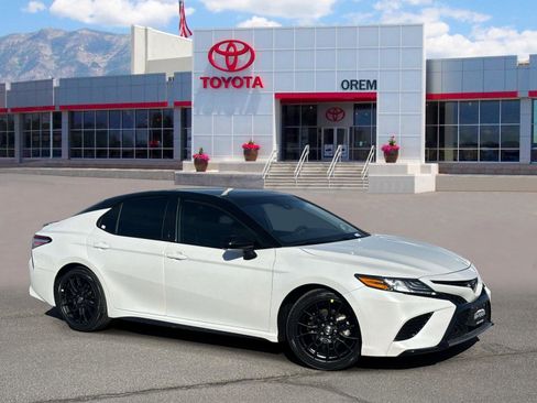 Used 2020 Toyota Camry XSE w/ Navigation Package FWD image 1