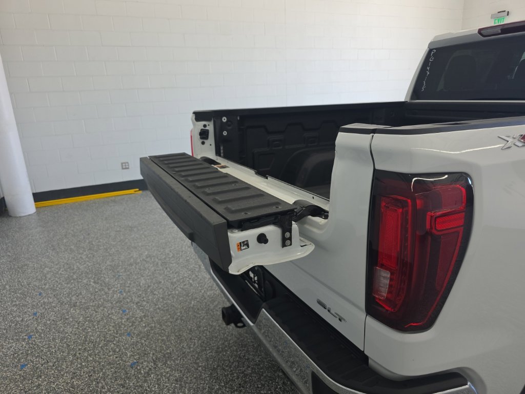 Used 2023 GMC Sierra 1500 SLT w/ SLT Premium Package AWD/4WD image 20