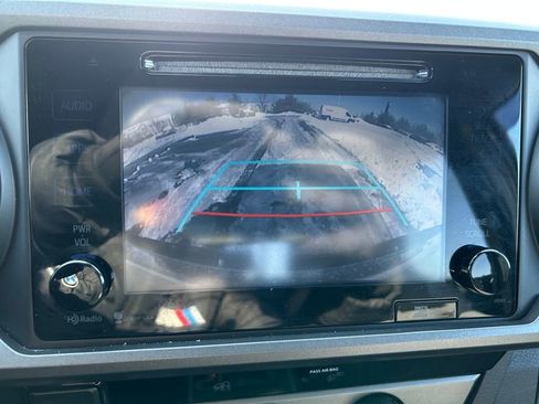 Used 2018 Toyota Tacoma TRD Off-Road image 14