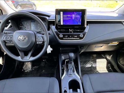 Used 2025 Toyota Corolla LE image 14