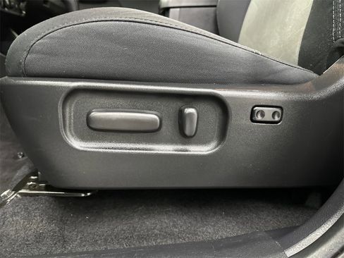 Used 2021 Toyota Tacoma TRD Off-Road image 10