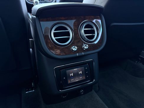 Used 2018 Bentley Bentayga image 27