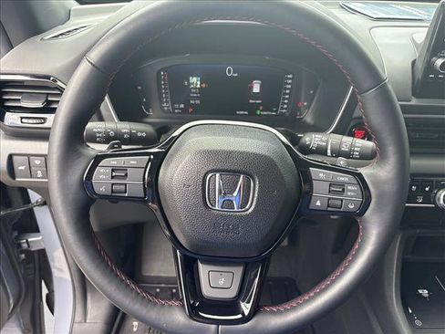 Used 2025 Honda Pilot Black Edition image 12