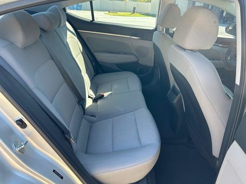 Used 2017 Hyundai Elantra SE FWD image 17