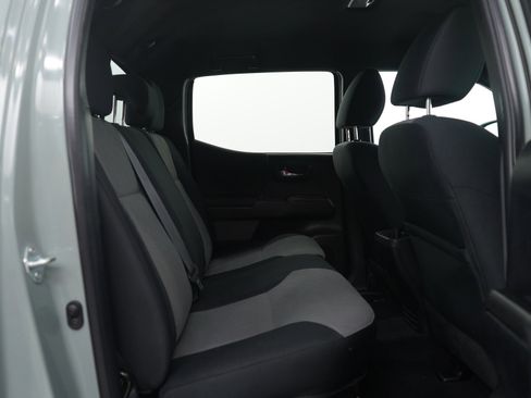 Used 2022 Toyota Tacoma TRD Sport image 11