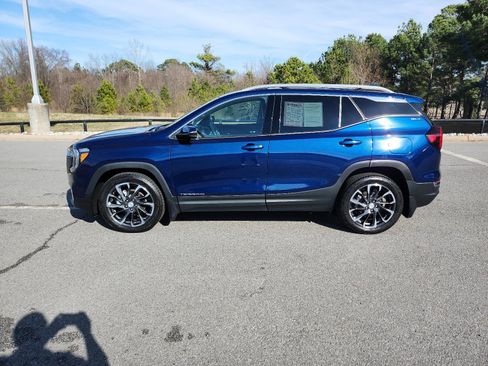 Certified 2022 GMC Terrain SLT image 2