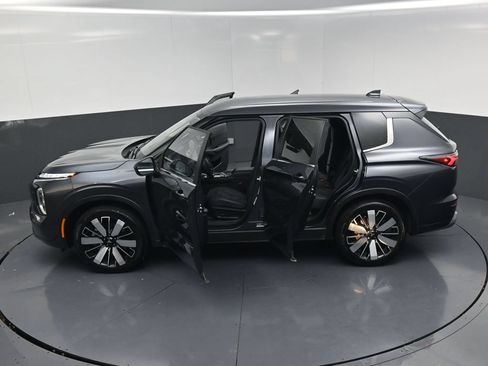 Used 2025 Mitsubishi Outlander SE AWD/4WD image 24