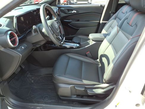 Used 2024 Chevrolet Trax RS w/ Sunroof Package FWD image 10