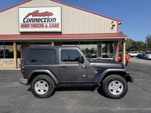 Used 2021 Jeep Wrangler Sport AWD/4WD image 3