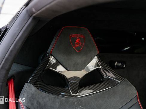 Used 2023 Lamborghini Huracan Sterrato image 40