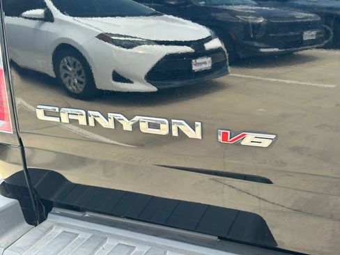 Used 2020 GMC Canyon SLE w/ Elevation Edition RWD image 12