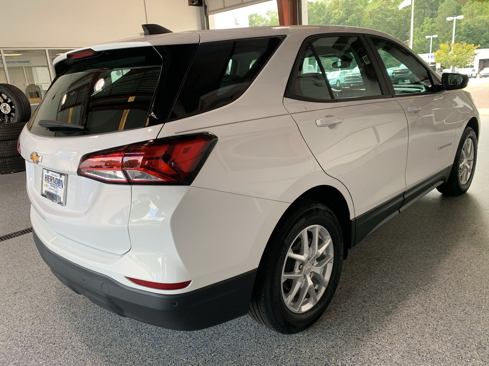 Used 2024 Chevrolet Equinox LS FWD image 10
