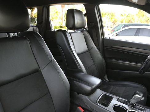 Used 2021 Jeep Grand Cherokee Laredo X image 17