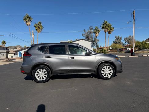 Used 2018 Nissan Rogue S image 4