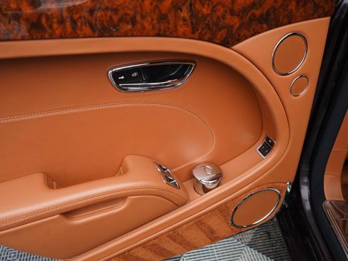 Used 2011 Bentley Mulsanne image 46