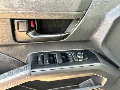 Used 2025 Toyota Tacoma SR5 AWD/4WD image 10