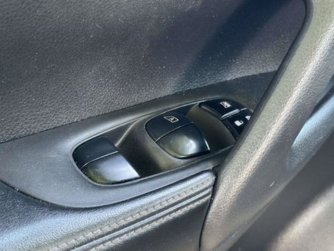 Used 2020 Nissan Rogue S FWD image 13