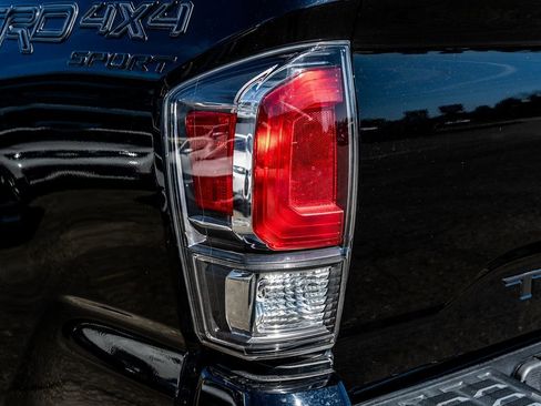 Used 2020 Toyota Tacoma TRD Sport image 8