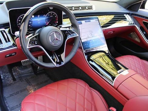 Used 2025 Mercedes-Benz S 580 4MATIC Sedan w/ AMG Line Package image 10