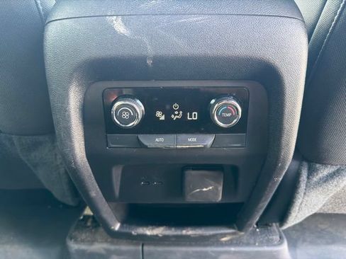 Used 2025 Chevrolet Traverse LT w/ Driver Confidence Package FWD image 18