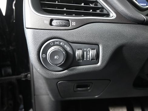 Used 2022 Jeep Cherokee Trailhawk image 23