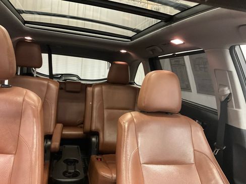 Used 2018 Toyota Highlander Limited AWD/4WD image 30