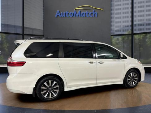 Used 2020 Toyota Sienna Limited image 11