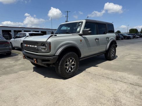 Used 2021 Ford Bronco Badlands AWD/4WD image 3
