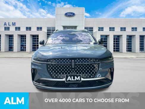 Used 2025 Lincoln Nautilus Reserve AWD/4WD image 2