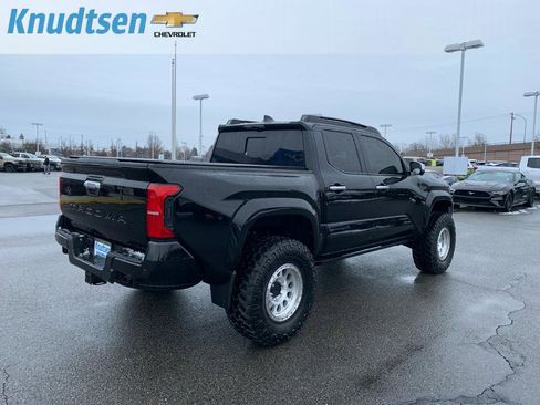 Used 2024 Toyota Tacoma Limited w/ Limited Package (LT) image 7