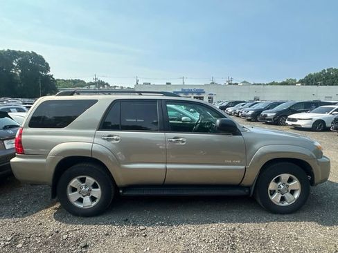 Used 2007 Toyota 4Runner SR5 AWD/4WD image 2