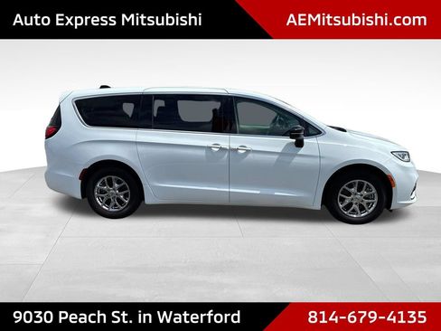 Used 2024 Chrysler Pacifica Touring-L FWD image 8