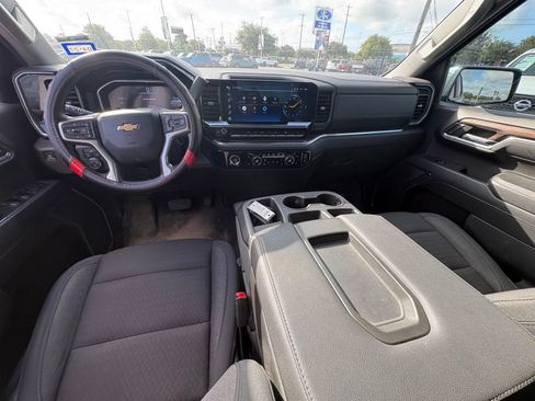 Used 2024 Chevrolet Silverado 1500 LT RWD image 7