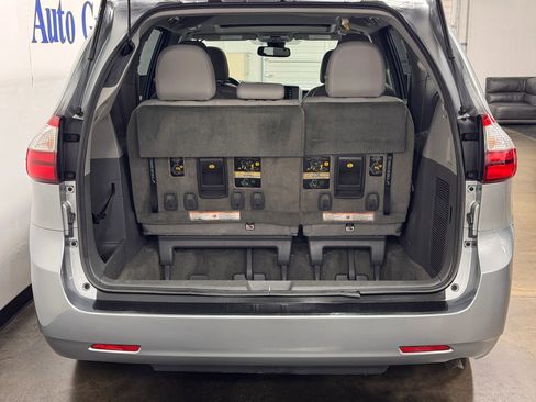 Used 2018 Toyota Sienna XLE Premium image 7