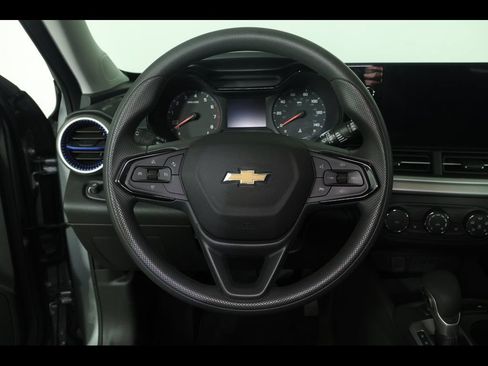 Used 2024 Chevrolet Trax LS w/ LS Convenience Package FWD image 11