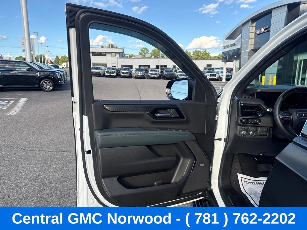 Used 2026 GMC Yukon AT4 AWD/4WD image 12