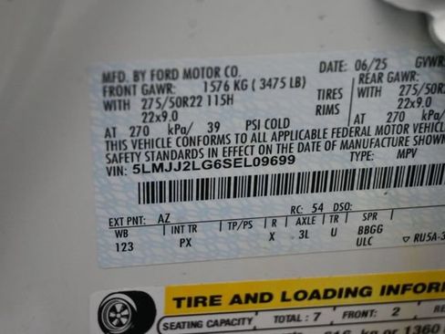 Certified 2025 Lincoln Navigator Reserve AWD/4WD image 38
