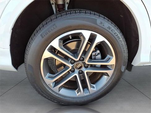 Used 2025 Audi Q5 Premium Plus w/ Premium Plus image 7