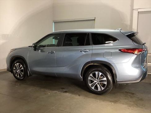 Certified 2023 Toyota Highlander XLE image 9