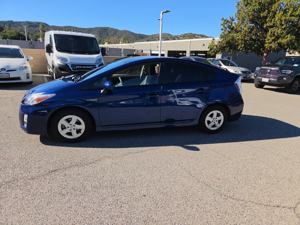 Used 2011 Toyota Prius Three w/ Navigation Pkg FWD image 2