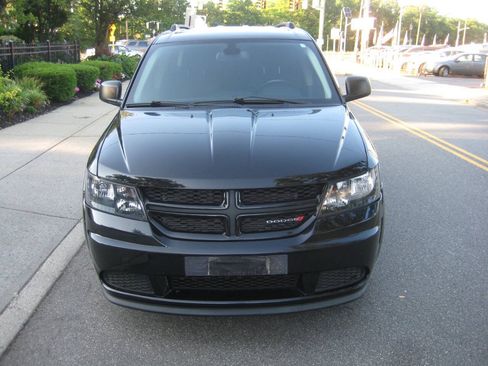 Used 2020 Dodge Journey SE w/ SE Popular Equipment Group FWD image 4